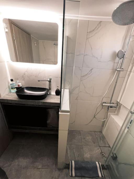 Minimal 3Br Apartment In Atene Esterno foto